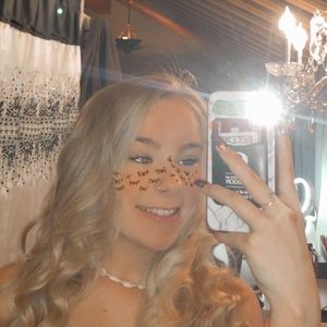 Meet your Posher, Baya